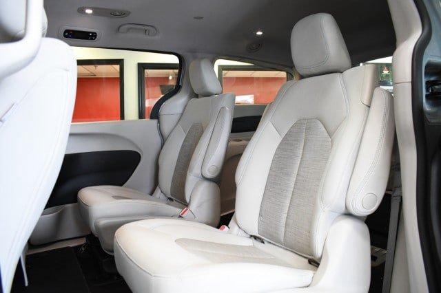 Used 2017 Chrysler Pacifica Touring Plus FWD image 17
