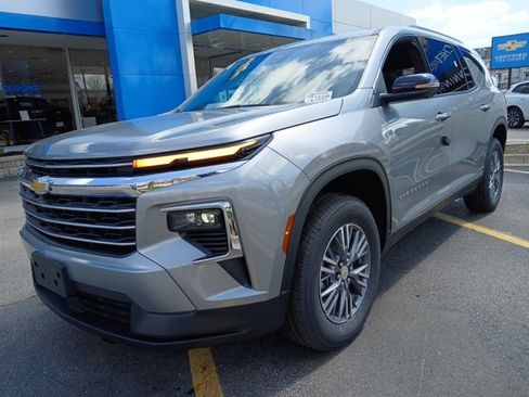 New 2026 Chevrolet Traverse LT w/ Driver Confidence Package AWD/4WD image 6