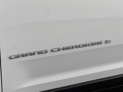 Used 2026 Jeep Grand Cherokee Limited AWD/4WD image 8