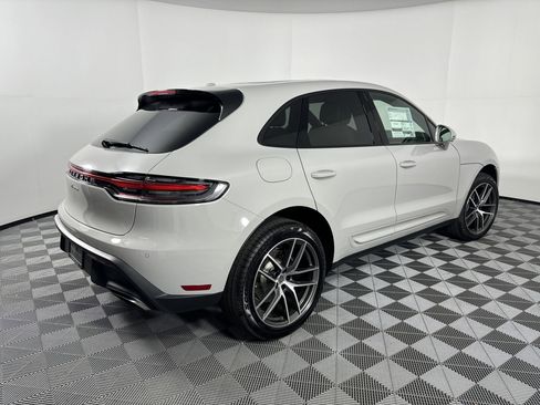 Certified 2025 Porsche Macan image 7