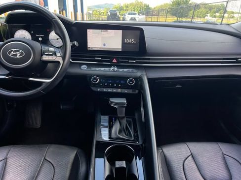 Used 2022 Hyundai Elantra Limited FWD image 16