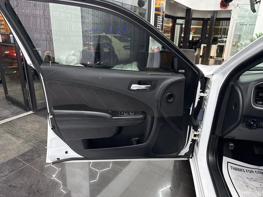 Used 2020 Dodge Charger SXT w/ Blacktop Package AWD/4WD image 11