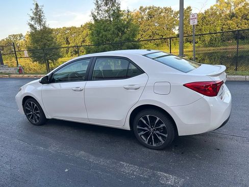 Used 2018 Toyota Corolla SE w/ SE Premium Package FWD image 4