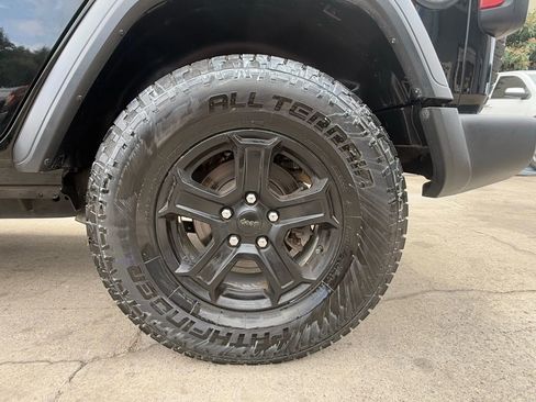 Used 2018 Jeep Wrangler Unlimited Sport S AWD/4WD image 23
