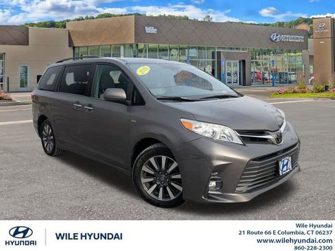 Used 2018 Toyota Sienna XLE Premium image 1