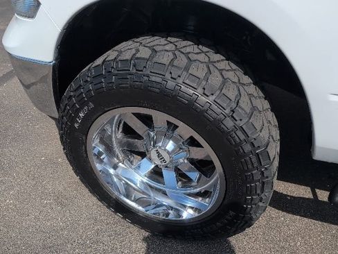 Used 2018 RAM 1500 Classic SLT image 16