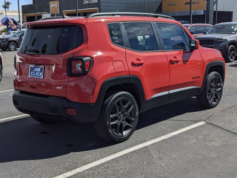 Used 2022 Jeep Renegade Latitude w/ Convenience Group image 2