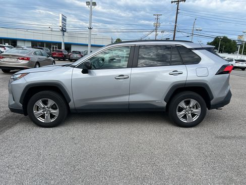 Used 2025 Toyota RAV4 LE AWD/4WD image 8