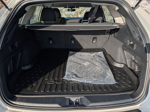 Used 2025 Subaru Outback Premium image 18