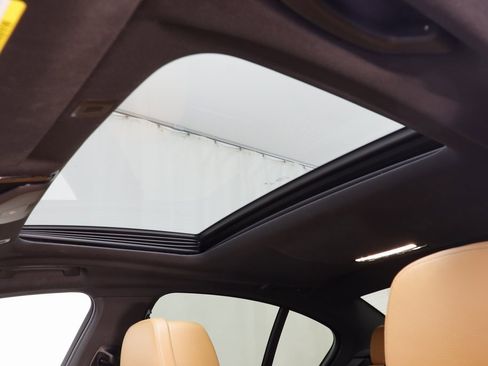 Used 2022 BMW M550i xDrive M550i xDrive w/ Premium Package image 15