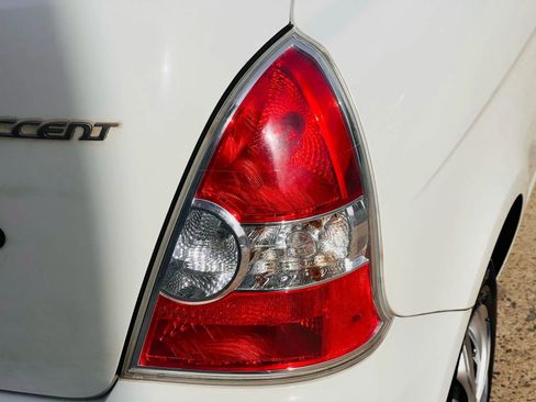 Used 2010 Hyundai Accent GS image 8