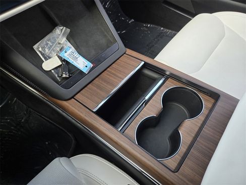 Used 2023 Tesla Model S Standard Range image 17