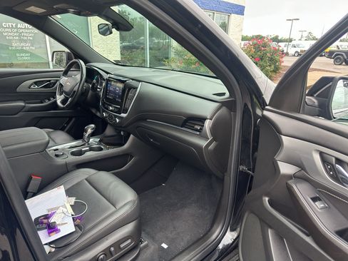 Used 2022 Chevrolet Traverse LT w/ LPO, Floor Liner Package AWD/4WD image 10