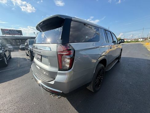 Used 2023 Chevrolet Suburban Premier AWD/4WD image 3