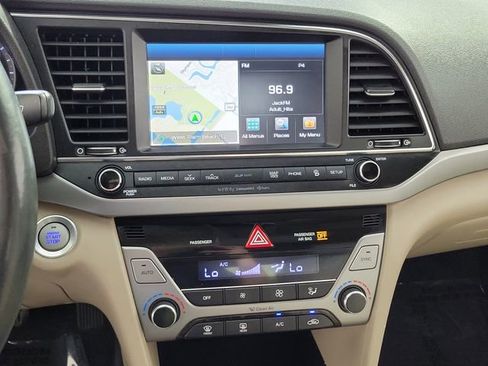 Used 2017 Hyundai Elantra Limited w/ Limited Ultimate Package 05 FWD image 29