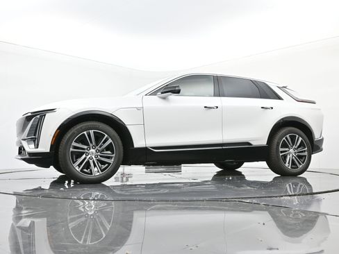 New 2025 Cadillac Lyriq Luxury image 16