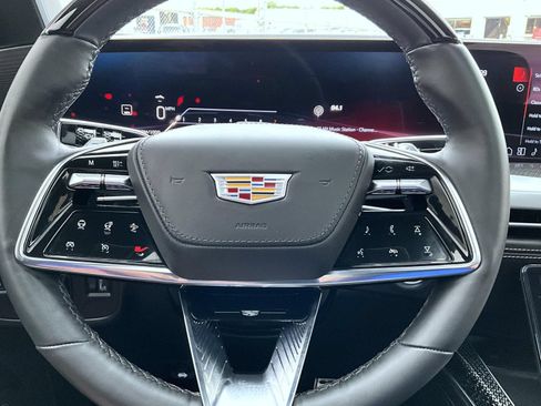 Used 2025 Cadillac Escalade V w/ LPO, ONYX Package AWD/4WD image 15