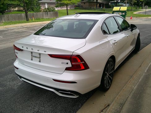 Used 2022 Volvo S60 B5 Momentum AWD/4WD image 5