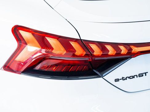 Used 2024 Audi e-tron GT Prestige image 22