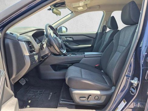 Used 2025 Nissan Rogue SV FWD image 16