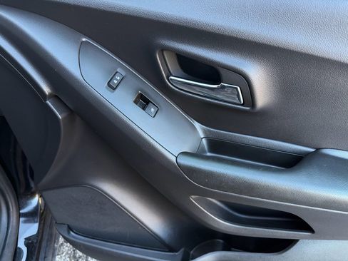 Used 2022 Chevrolet Trax LS w/ Tint and Cruise Package image 23