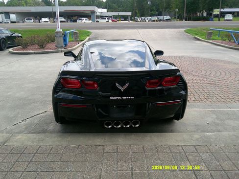Used 2019 Chevrolet Corvette Stingray Coupe w/ Z51 1LT RWD image 3