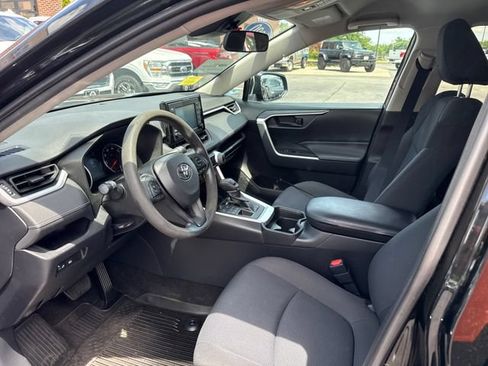 Used 2019 Toyota RAV4 LE AWD/4WD image 11