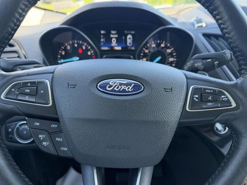 Used 2017 Ford Escape Titanium w/ Equipment Group 301A AWD/4WD image 18