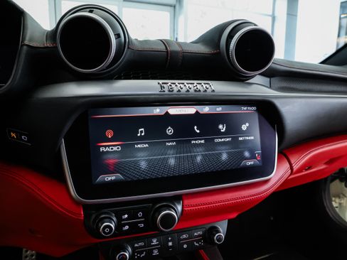 Used 2020 Ferrari Portofino image 29