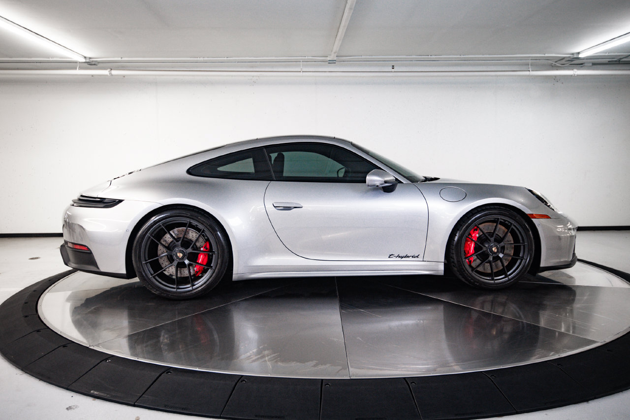 Certified 2025 Porsche 911 Carrera GTS RWD image 8