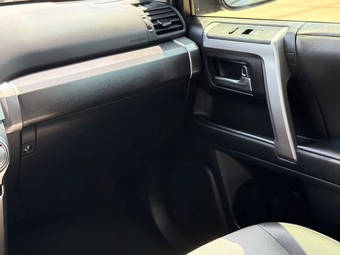 Used 2020 Toyota 4Runner SR5 Premium w/ Moonroof Package AWD/4WD image 17