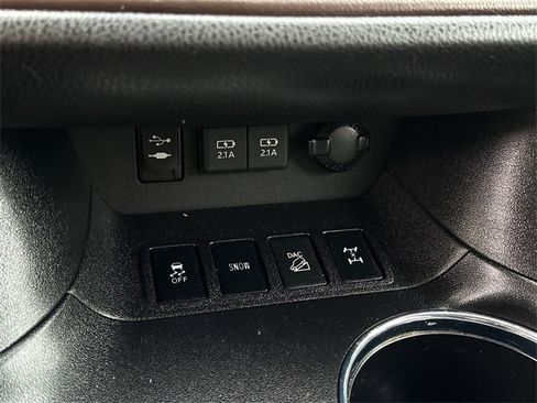 Used 2019 Toyota Highlander XLE image 25