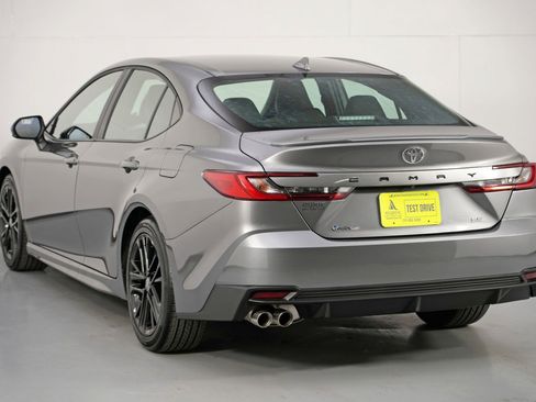 Used 2025 Toyota Camry SE w/ Convenience Package image 46