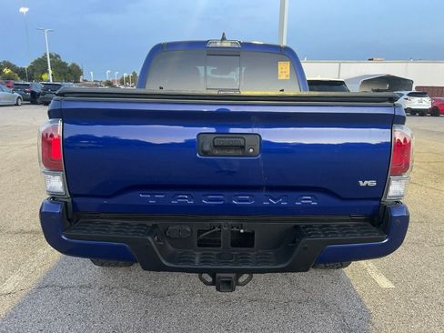 Used 2022 Toyota Tacoma TRD Sport w/ TRD Premium Sport Package AWD/4WD image 5