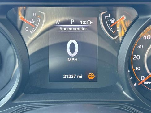 Used 2024 Jeep Wrangler Sport S image 27