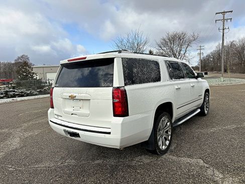 Used 2017 Chevrolet Suburban LT image 9