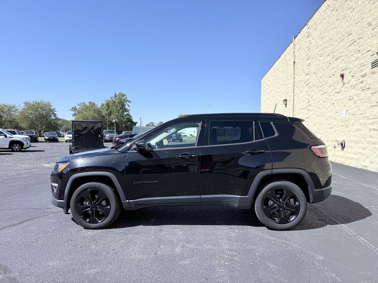 Used 2018 Jeep Compass Latitude w/ Popular Equipment Group AWD/4WD image 2