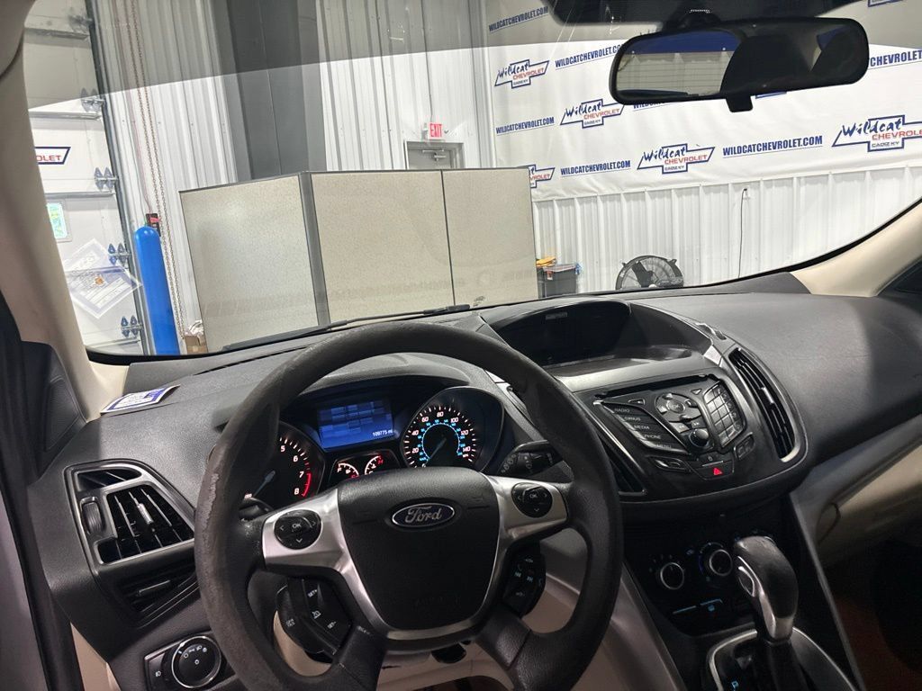 Used 2013 Ford Escape SE FWD image 2