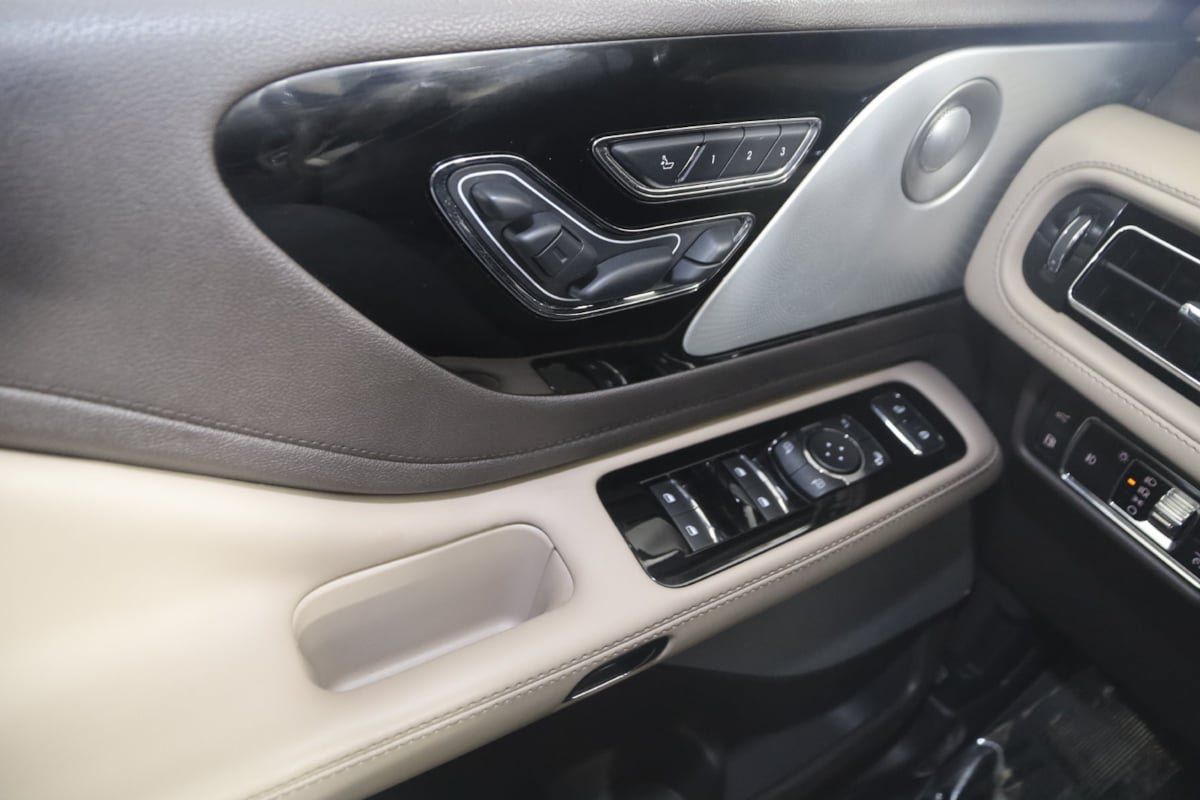 Used 2022 Lincoln Aviator Grand Touring w/ Equipment Group 301A AWD/4WD image 30