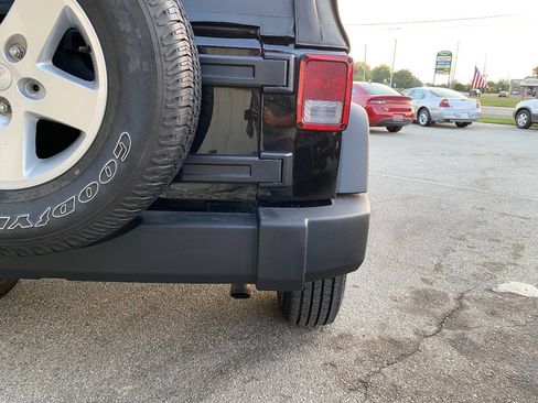 Used 2018 Jeep Wrangler Unlimited Sport S AWD/4WD image 53