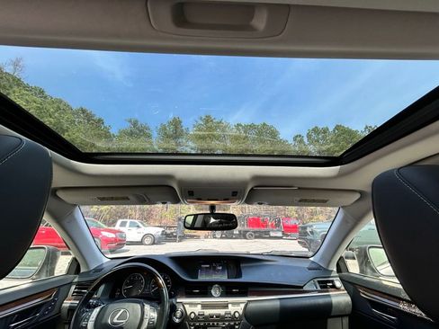 Used 2015 Lexus ES 350 w/ Premium Package image 9