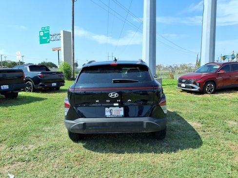 Used 2025 Hyundai Kona SEL FWD image 4