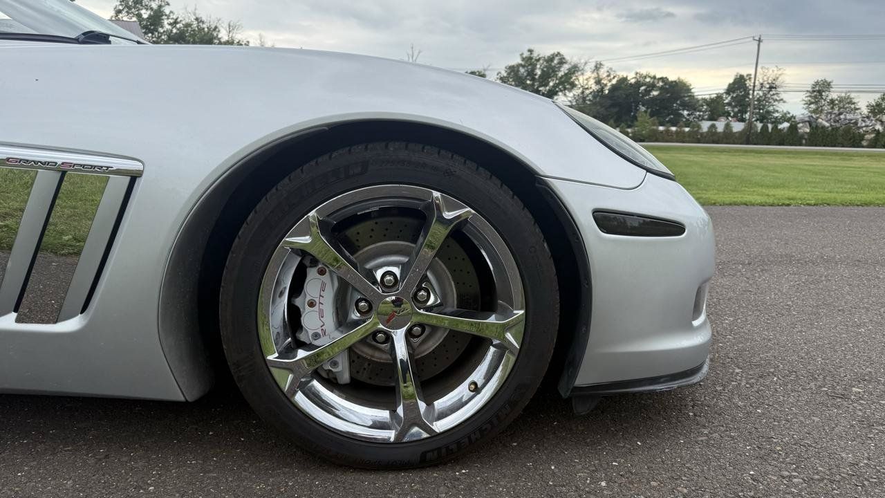 Used 2011 Chevrolet Corvette Grand Sport w/ Preferred Equipment Group RWD image 17