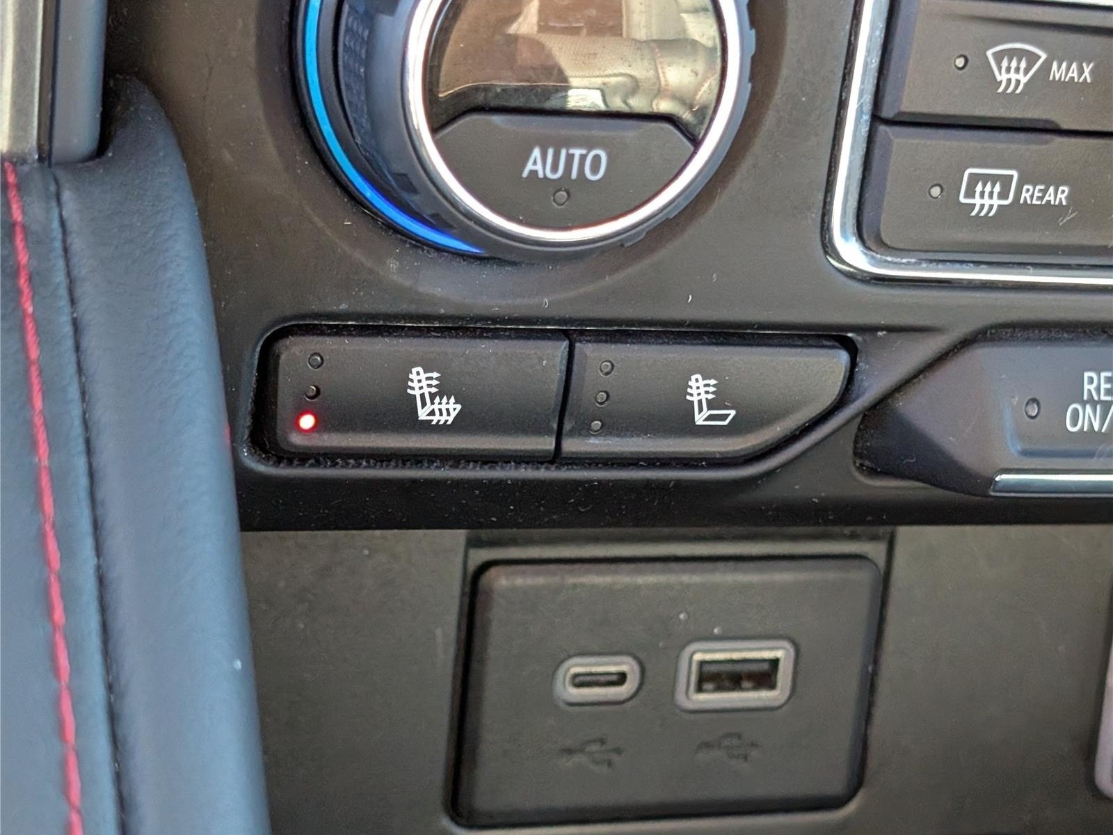 Used 2024 Chevrolet Suburban RST RWD image 30