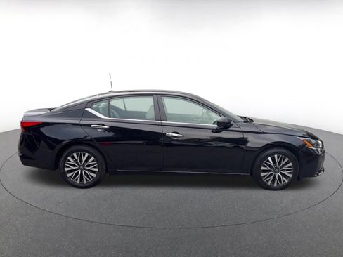 Used 2025 Nissan Altima 2.5 SV FWD image 16