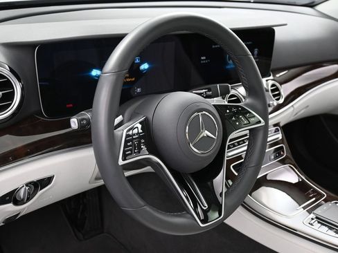 Used 2023 Mercedes-Benz E 350 4MATIC Sedan image 18