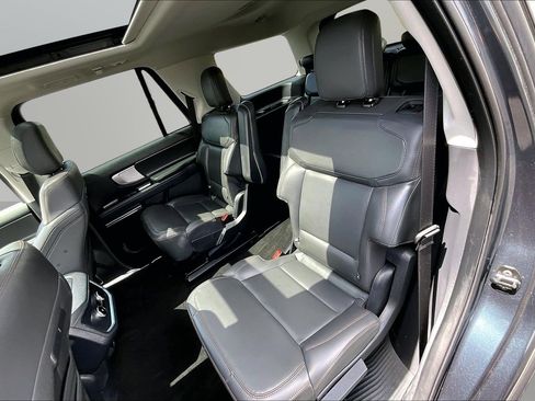 Used 2025 Ford Expedition Active AWD/4WD image 18