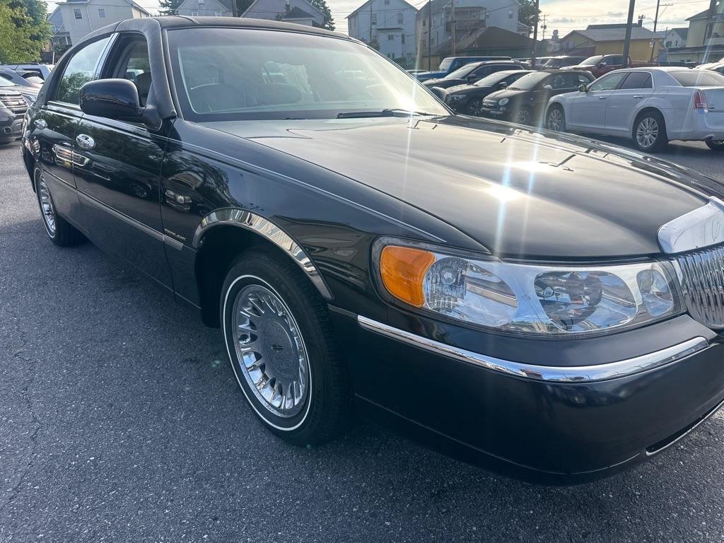Used 2002 Lincoln Town Car Cartier RWD image 27