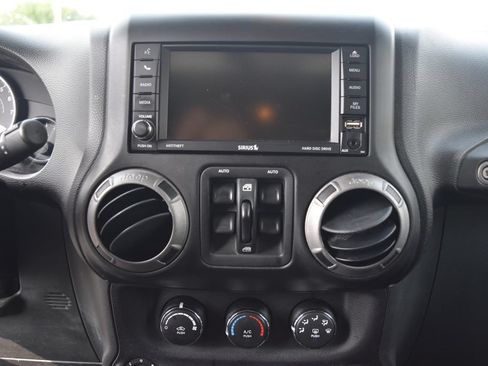 Used 2014 Jeep Wrangler Unlimited Sport w/ Quick Order Package 24S AWD/4WD image 18