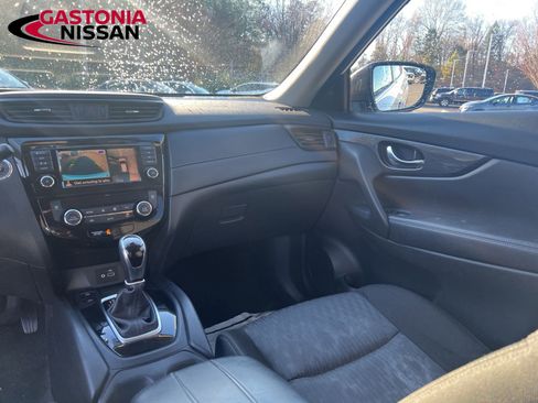 Used 2020 Nissan Rogue SV w/ Sun & Sound Touring Package image 36